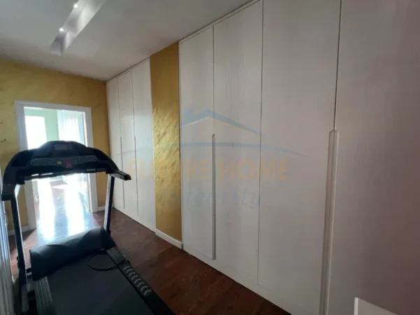 Tirane, jepet me qera apartament+verande | Penthouse 1+1+Ballkon Kati 8, 65 m² 650 € (Ish Dogana)
