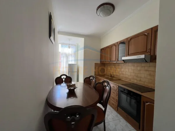 Tirane, jepet me qera apartament 2+1+Ballkon Kati 4, 87 m² 650 € (Ali Demi)