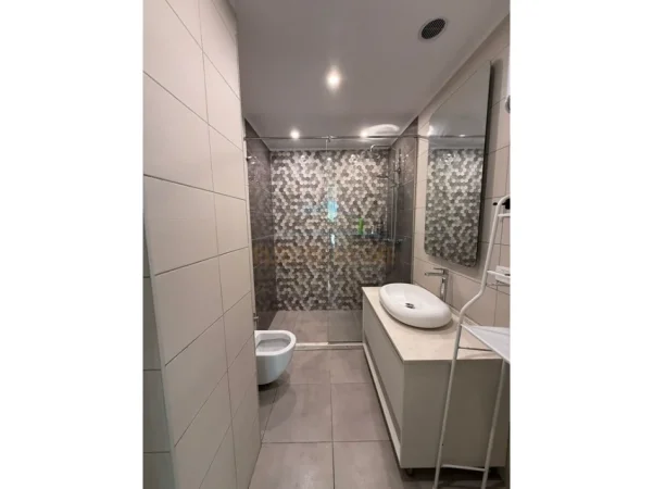 Tirane, jepet me qera apartament 2+1+Ballkon Kati 6, 100 m² 750 € (Fusha e Aviaciont)