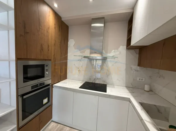Tirane, jepet me qera apartament 2+1+Ballkon Kati 6, 100 m² 750 € (Fusha e Aviaciont)
