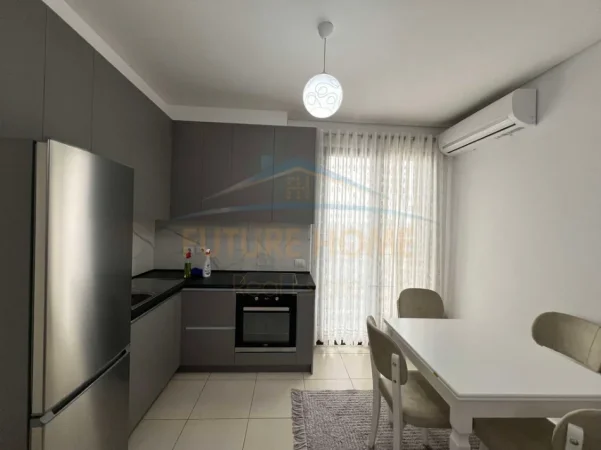Tirane, jepet me qera apartament 2+1+Ballkon Kati 6, 75 m² 550 € (Pallati me Shigjeta)