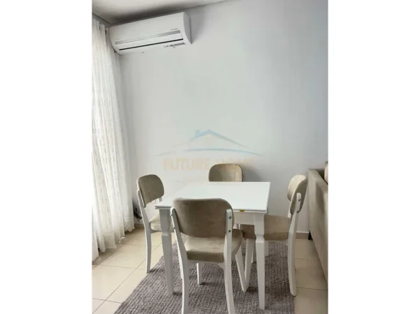 Tirane, jepet me qera apartament 2+1+Ballkon Kati 6, 75 m² 550 € (Pallati me Shigjeta)