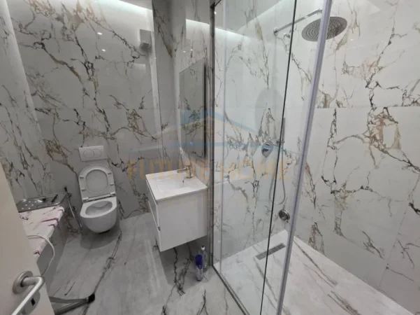 Tirane, jepet me qera apartament 2+1+Ballkon Kati 3, 117 m² 1.200 € (Rruga e Durresit)