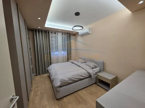 Tirane, jepet me qera apartament 2+1+Ballkon Kati 3, 117 m² 1.200 € (Rruga e Durresit)