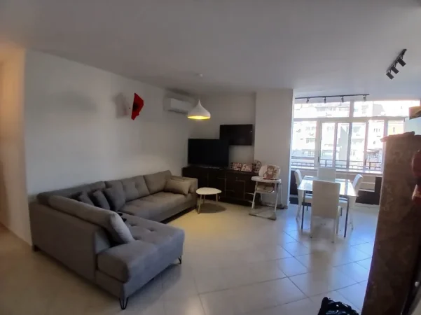Tirane, jepet me qera apartament 2+1 Kati 2, 114 m² 800 € (Liqeni thate)