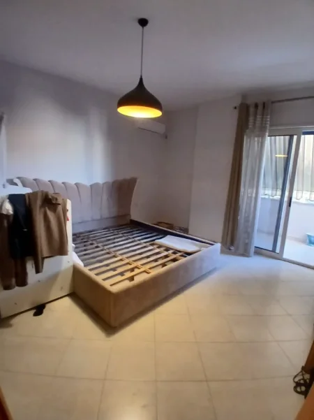 Tirane, jepet me qera apartament 2+1 Kati 2, 114 m² 800 € (Liqeni thate)