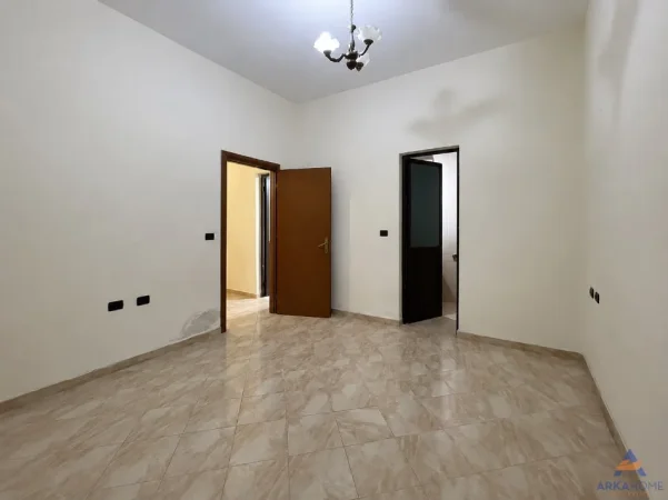 Tirane, jepet me qera ambjent biznesi Kati 1, 95 m² 850 € 