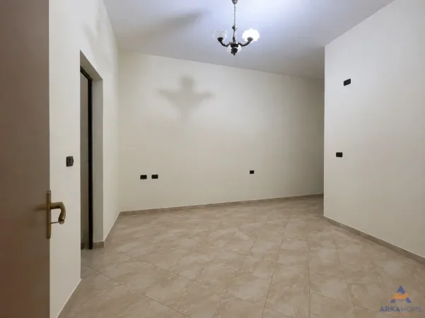 Tirane, jepet me qera ambjent biznesi Kati 1, 95 m² 850 € 