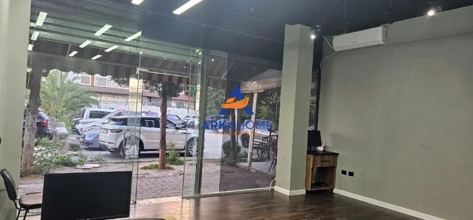 Tirane, jepet me qera ambjent biznesi Kati 0, 36 m² 350 € 