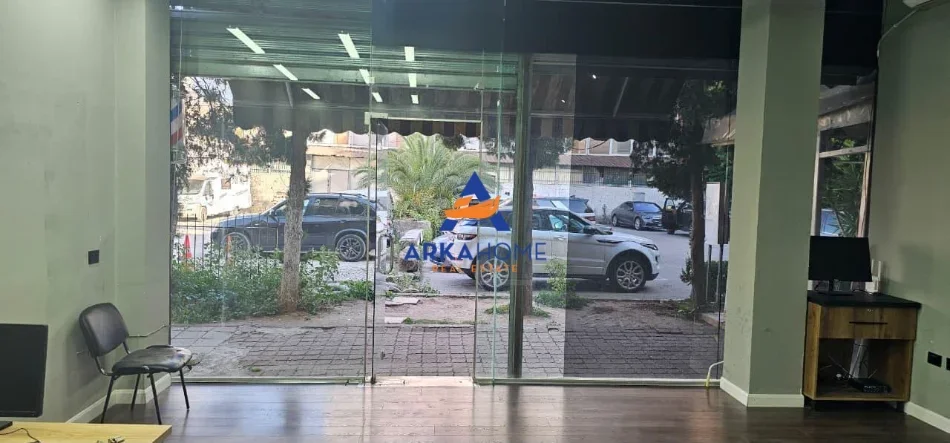Tirane, jepet me qera ambjent biznesi Kati 0, 36 m² 350 € 