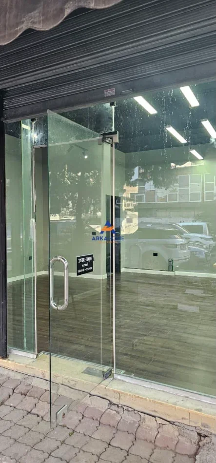 Tirane, jepet me qera ambjent biznesi Kati 0, 36 m² 350 € 