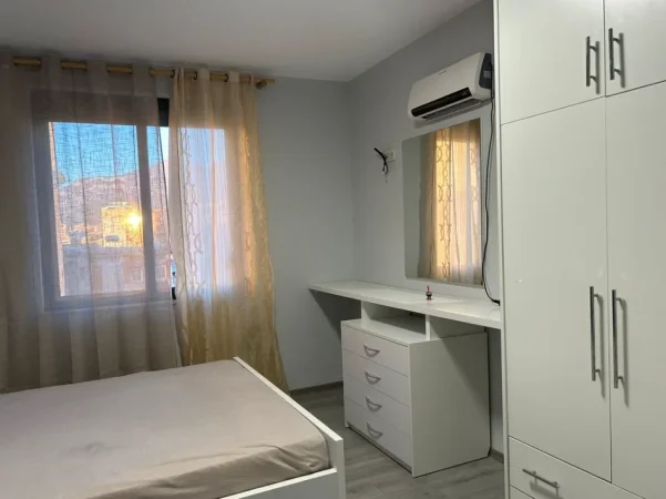 Tirane, jap me qera apartament 2+1+Ballkon Kati 7, 670 € (shkolla baletit)