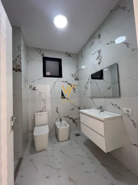 Tirane, shitet apartament 2+1+Ballkon Kati 4, 100 m² 289.000 € (LIQENI I THATE)