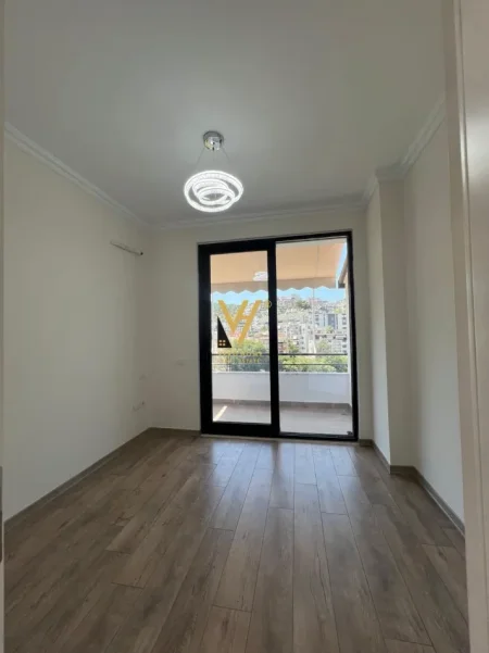 Tirane, shitet apartament 2+1+Ballkon Kati 4, 100 m² 289.000 € (LIQENI I THATE)