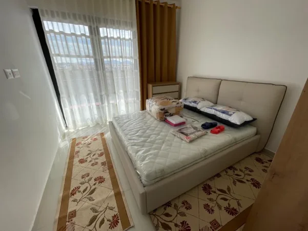 Tirane, jepet me qera apartament 1+1+Ballkon Kati 5, 65 m² 500 € (Kompleksi Arlis, pranë Farmacia 10)