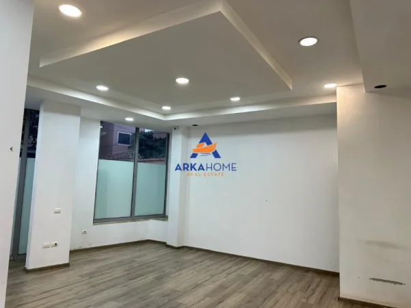 Tirane, jepet me qera ambjent biznesi Kati 0, 70 m² 1.286 € 