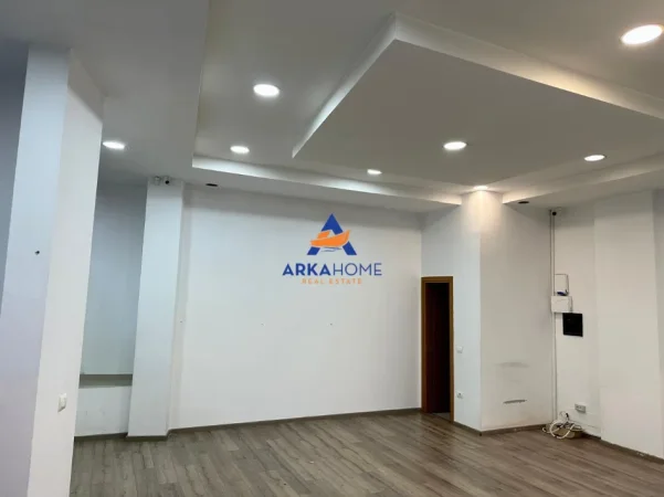 Tirane, jepet me qera ambjent biznesi Kati 0, 70 m² 1.286 € 