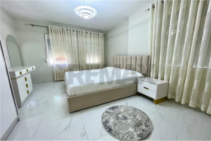 Tirane, jepet me qera apartament 2+1+Ballkon Kati 6, 110 m² 750 € (Mine peze)