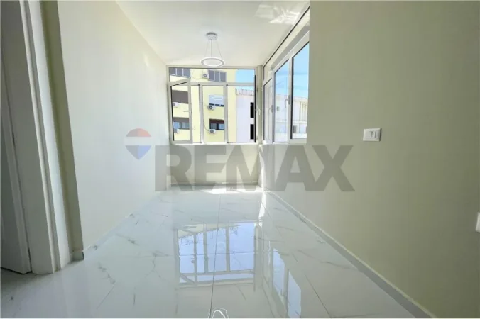 Tirane, jepet me qera apartament 2+1+Ballkon Kati 6, 110 m² 750 € (Mine peze)