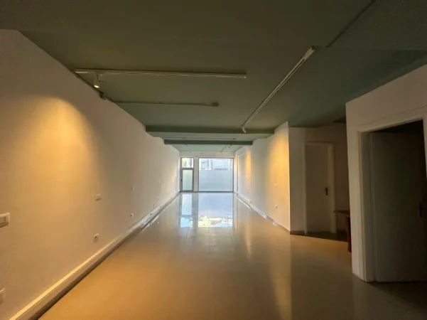 Tirane, jepet me qera zyre Kati 2, 600 € (pazari i ri)