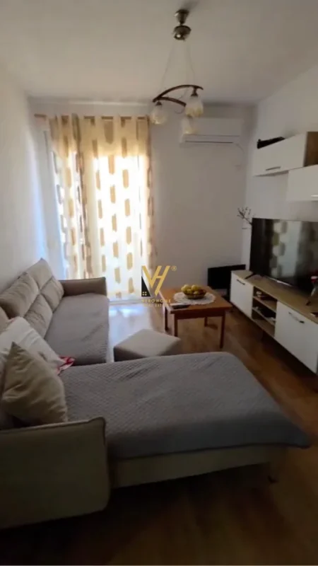 Tirane, jepet me qera apartament 1+1+Ballkon Kati 5, 70 m² 620 € (ISH PARKU)