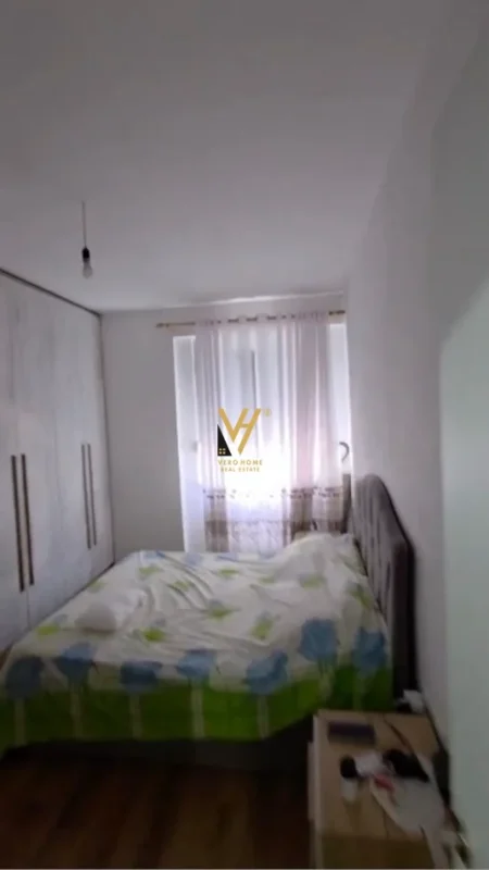 Tirane, jepet me qera apartament 1+1+Ballkon Kati 5, 70 m² 620 € (ISH PARKU)