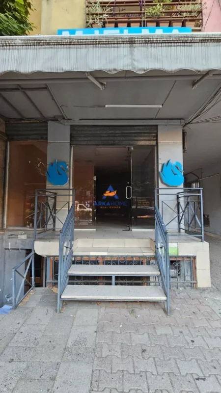 Tirane, jepet me qera ambjent biznesi Kati 0, 34 m² 857 € 