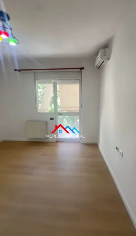 Tirane, jepet me qera zyre Kati 1, 120 m² 1.066 € (RRUGA VASO PASHA,GARDA)