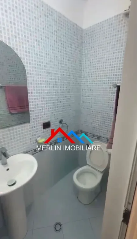 Tirane, jepet me qera zyre Kati 1, 120 m² 1.066 € (RRUGA VASO PASHA,GARDA)