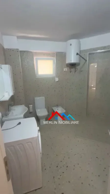 Tirane, jepet me qera zyre Kati 1, 120 m² 1.066 € (RRUGA VASO PASHA,GARDA)