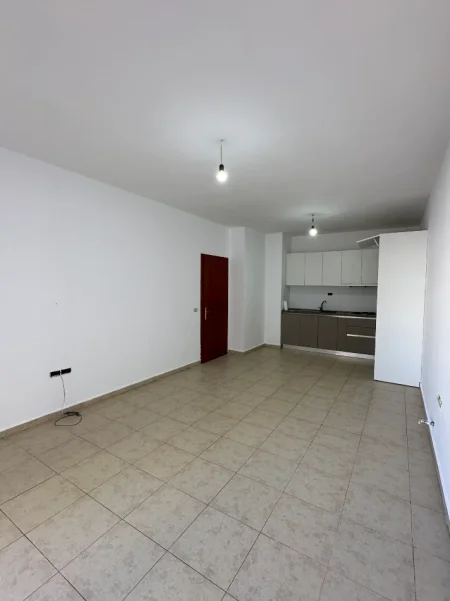 Tirane, jepet me qera apartament 1+1 Kati 4, 70 m² 300 €
