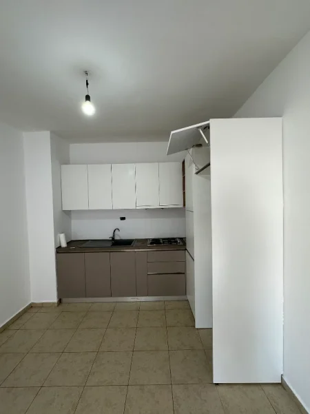 Tirane, jepet me qera apartament 1+1 Kati 4, 70 m² 300 €