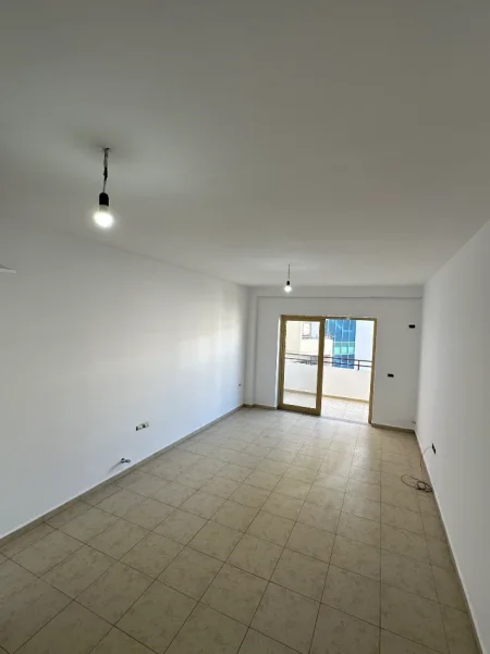 Tirane, jepet me qera apartament 1+1 Kati 4, 70 m² 300 €