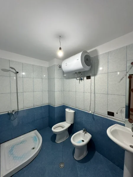 Tirane, jepet me qera apartament 1+1 Kati 4, 70 m² 300 €
