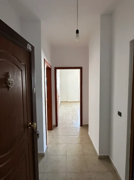 Tirane, jepet me qera apartament 1+1 Kati 4, 70 m² 300 €