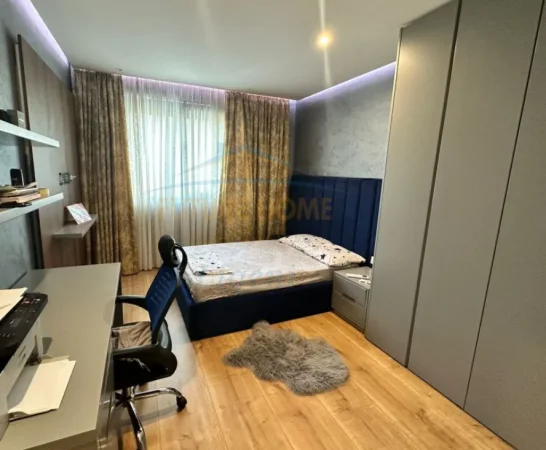 Tirane, jepet me qera apartament 3+1 Kati 3, 109 m² 1.100 € (REZIDENCA ALBA)