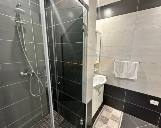 Tirane, jepet me qera apartament 3+1 Kati 3, 109 m² 1.100 € (REZIDENCA ALBA)