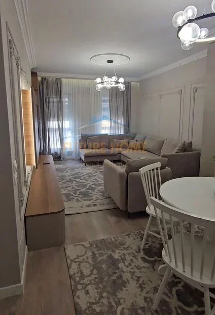 Tirane, jepet me qera apartament 1+1+Ballkon Kati 5, 68 m² 650 € (KOMPLEKSI KONTAKT)