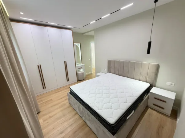 Tirane, jepet me qera apartament 2+1+Ballkon Kati 2, 110 m² (YZBERISHT)