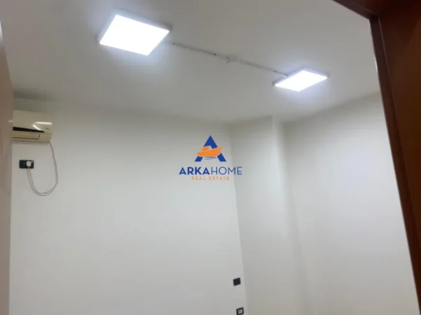 Tirane, jepet me qera ambjent biznesi Kati 3, 76 m² 700 € 