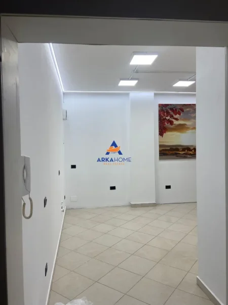Tirane, jepet me qera ambjent biznesi Kati 3, 76 m² 700 € 