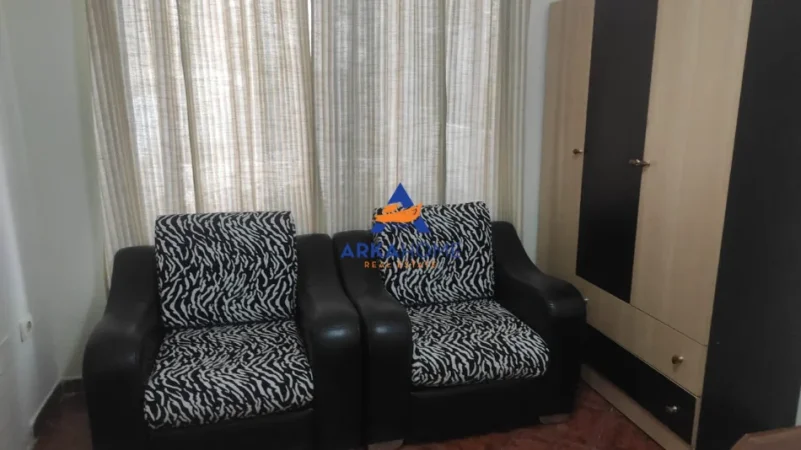 Tirane, jepet me qera apartament 2+1+Ballkon Kati 2, 90 m² 550 € 