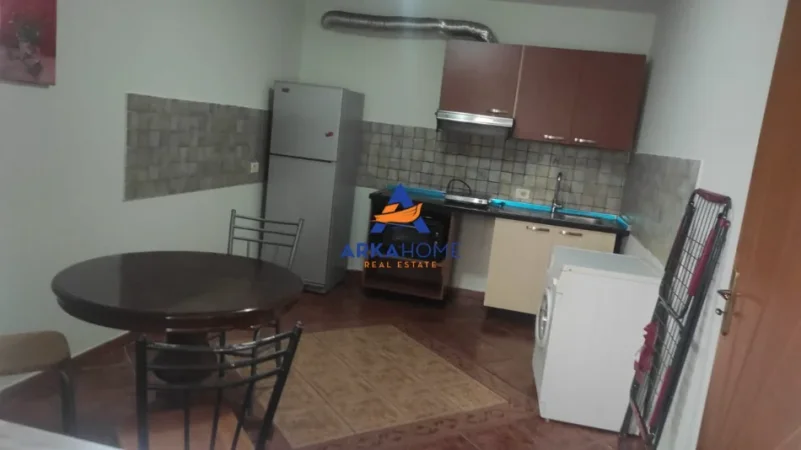 Tirane, jepet me qera apartament 2+1+Ballkon Kati 2, 90 m² 550 € 