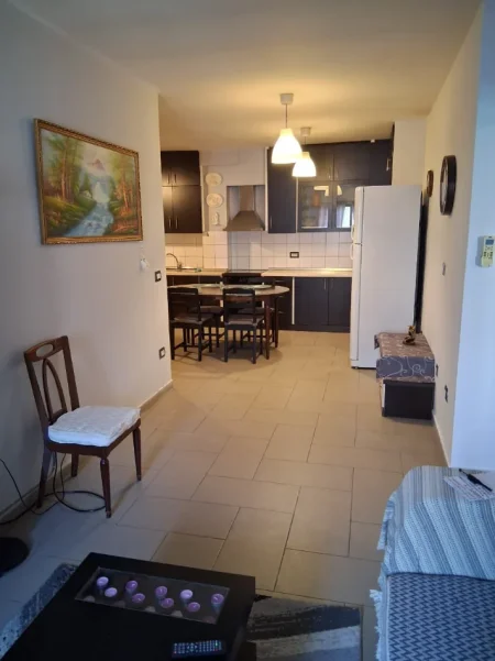 Tirane, jepet me qera apartament 2+1+Ballkon Kati 4, 103 m² 720 € (Shkolla Arben Broci Myslym Shyri)