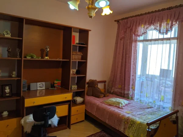 Shitet komplet dhome gjumi për fëmijë– 10.000 lekë