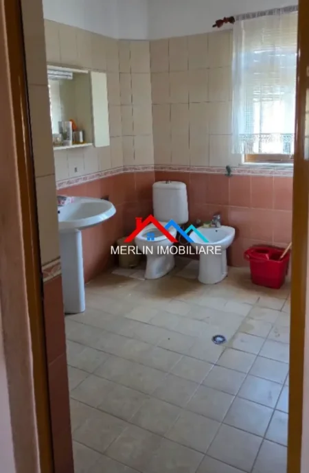 Tirane, jepet me qera apartament 2+1+Ballkon Kati 3, 100 m² 480 € (RRUGA ANDRONIQI ZENGO ANTONIU,ISH-FUSHA AVIACIONIT)