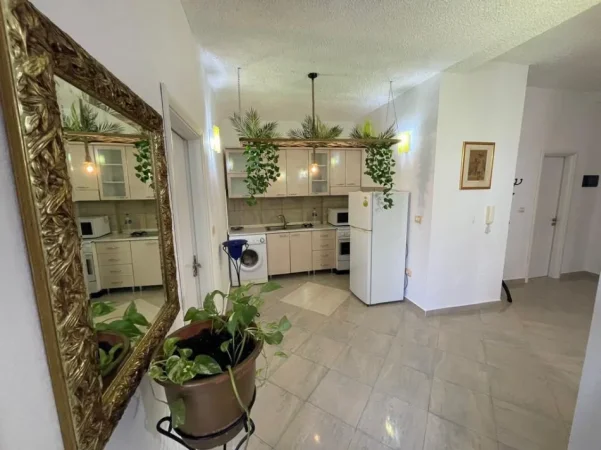 Tirane, jepet me qera apartament 2+1 Kati 6, 750 € (rruga e kosovareve)