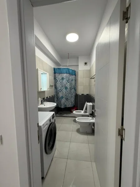 Tirane, jepet me qera apartament 2+1+Ballkon Kati 5, 80 m² 600 € (Kompleksi Golden Park)
