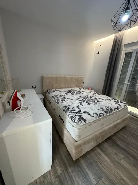 Tirane, jepet me qera apartament 2+1+Ballkon Kati 2, 100 m² 650 € (Porcelan prane " Universitetit Europian ")