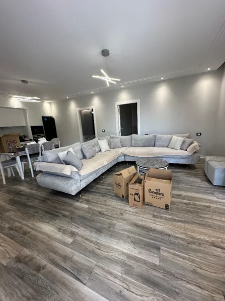 Tirane, jepet me qera apartament 2+1+Ballkon Kati 2, 100 m² 650 € (Porcelan prane " Universitetit Europian ")